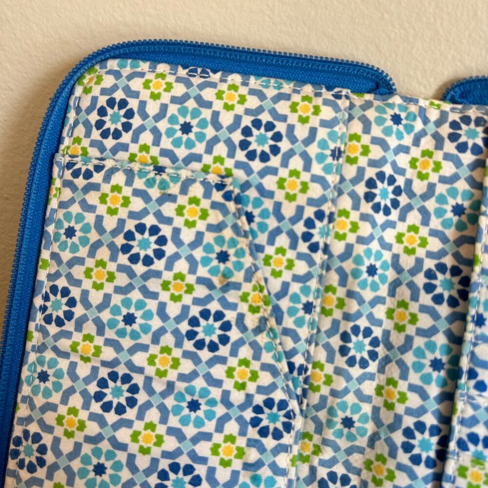 Vera Bradley Capri Blue Retired Travel Organizer Passport Wallet Case Zip Around - Picture 7 of 8